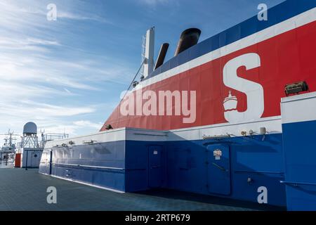 Der Trichter auf dem Oberdeck der Stena Edda Irish Sea Cross Channel Fähre Stockfoto