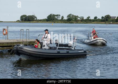 Boote, die zum Hafen in Kinnego Marina Lough Neagh Nordirland zurückkehren Stockfoto