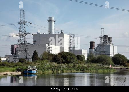 Das 350 Millionen Pfund teure, 840 MW schwere Gaskraftwerk Keadby 2 neben dem Stainforth & Keadby Canal in North Lincolnshire, Großbritannien. Stockfoto