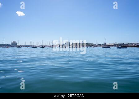 Falmouth Stadt, Blick über den Fluss bei Flut an einem schönen sonnigen Tag Stockfoto