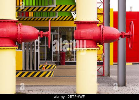 Ventil an der Gasleitung. Versorgung der Erdgaspopulation. Station der Übertragung und Einstellung des Gasdrucks. Concept Gasversorgung. Ventilrohr Stockfoto