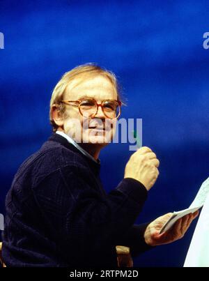 David Wood (1944- ), Kinderdramatiker, Regisseur und Produzent bei einem Presseaufruf für DAS BFG von Roald Dahl im Albery Theatre, London WC2 im November 1993 Stockfoto