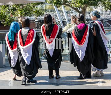 London, Großbritannien. September 2023. Absolventen des Royal College of Art feiern ihren Abschluss im Southbank Centre London UK Student Visa Credit: Ian Davidson/Alamy Live News Stockfoto