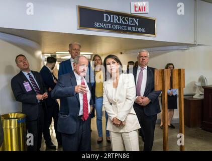 Washington, Vereinigte Staaten. September 2023. Die Bundesaußenministerin Annalena Baerbock (Buendnis 90/die Gruenen) fotografierte im Rahmen ihrer Reise nach Texas, USA. Hier auf dem Weg zum Kapitol mit US-Senator James E. Risch. Quelle: dpa/Alamy Live News Stockfoto