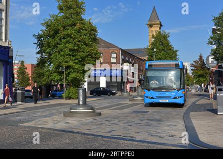 Fishergate im Stadtzentrum von Preston mit Bus. Stockfoto