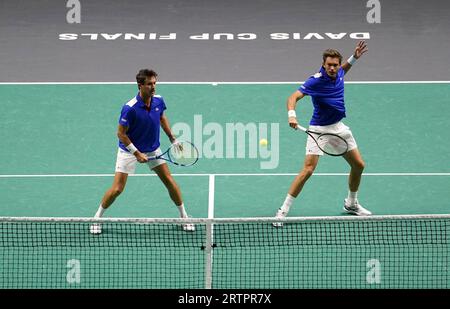 Der Franzose Edouard Roger-Vasselin (links) und Nicolas Mahut im Kampf gegen den Australier Matthew Ebden und Max Purcell während des Gruppenspiels im Davis Cup in der AO Arena in Manchester. Bilddatum: Donnerstag, 14. September 2023. Stockfoto