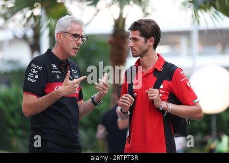 ALUNNI BRAVI Alessandro (ita), Managing Director von sauber Group & Team Representative, GIOVINAZZI Antonio (ita), Haas F1 Team VF-23 Ferrari, Portrait während des Grand Prix von Singapur 2023 der Formel 1, 15. Runde der Formel-1-Weltmeisterschaft 2023 vom 15. Bis 17. September, 2023 auf dem Marina Bay Street Circuit in Singapur Stockfoto