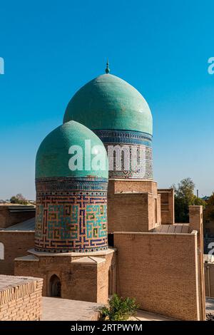 Kuppeln im Shah-i-Zinda-Komplex in Samarkand, Usbekistan Stockfoto