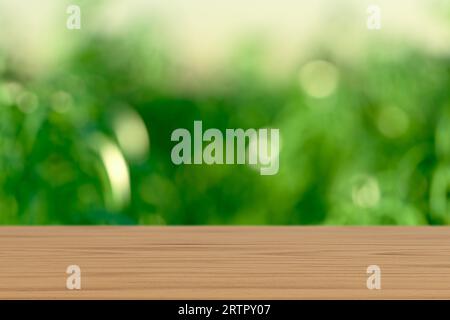 3D-Präsentationsfläche aus Holz über verschwommenem Naturhintergrund. 3D-Wiedergabe des Mockups des Präsentationspodiums zu Präsentations- oder Werbezwecken Stockfoto