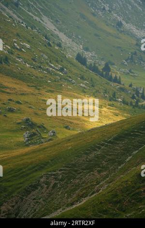 Der Pilatus, auch oft als Pilatus bezeichnet, ist ein Bergmassiv mit Blick auf Luzern in der Zentralschweiz. Er besteht aus mehreren Gipfeln. Stockfoto