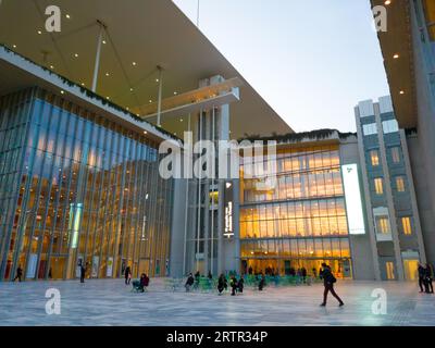 Athen, Griechenland - 10. Februar 2020: Außenansicht des Kulturzentrums der Stavros Niarchos Foundation. Multifunktionales, ökologisch nachhaltiges Zentrum von Ed Stockfoto