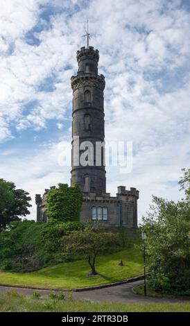 Das Nelson Monument ist ein Gedenkturm zu Ehren von Vizeadmiral Horatio Nelson auf dem Calton Hill in Edinburgh, Schottland. Stockfoto