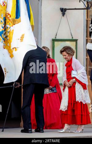 Gemeinde Ekero, Schweden. September 2023. König Harald und Königin Sonja von Norwegen kommen am 14. September 2023 im Drottningholm Palace Theatre in Lovön an, um an der Jubiläumsaufführung der Königlich Schwedischen Oper zu Ehren von HM zu besuchen Stockfoto