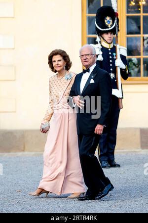 Gemeinde Ekero, Schweden. September 2023. König Carl Gustaf und Königin Sylvia von Schweden kommen am 14. September 2023 im Drottningholm Palace Theatre in Lovön an, um an der Jubiläumsaufführung der Königlich Schwedischen Oper zu Ehren von HM zu besuchen Stockfoto