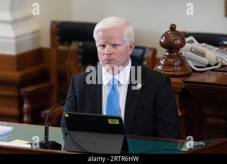 Austin Texas USA, 14. September 2023: AUSTIN KINGHORN, ein leitender Mitarbeiter des Office of the Attorney General, bezeugt die Verteidigung während der Morgensitzung am 8. Tag im Amtsenthebungsverfahren von Texas Attorney General Ken Paxton im Senat von Texas. Quelle: Bob Daemmrich/Alamy Live News Stockfoto