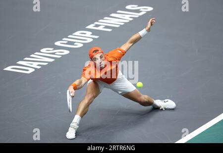 Split, Kroatien. September 2023. SPLIT, KROATIEN - 14. SEPTEMBER: Tallon Griekspoor aus den Niederlanden gibt den Ball an Frances Tiafoe aus den Vereinigten Staaten zurück, während des Spiels der Gruppe D des Davis Cup 2023 zwischen den Niederlanden und den USA in der Arena Gripe Sports Centre am 14. September 2023 in Split, Kroatien. Foto: Sanjin Strucic/PIXSELL Credit: Pixsell/Alamy Live News Stockfoto