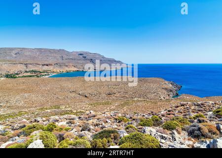 Das friedliche Dorf Kato Zakros im östlichen Teil von Kreta mit einem Strand und Tamarisken, Griechenland. Stockfoto