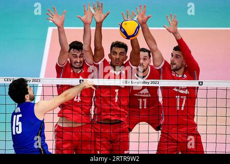 Rom, Italien. September 2023. Daniele Lavia aus Italien, Jean Patry, Barthelemy Chinenyeze, Antoine Brizard ìand Trevor Clevenot aus Frankreich während des CEV EuroVolley Men-Halbfinales 2023 zwischen Italien und Frankreich im Palazzetto dello Sport in Rom (Italien), 14. September 2023. Quelle: Insidefoto di andrea staccioli/Alamy Live News Stockfoto