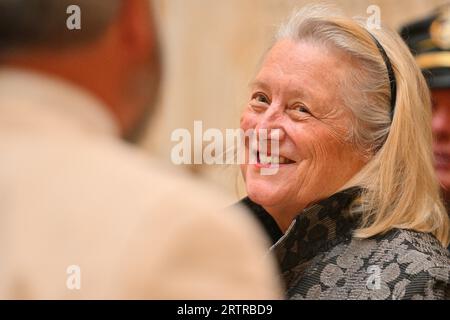 Santa Fe, Usa. September 2023. Barbara Richardson, Witwe des ehemaligen Gouverneurs von New Mexico Bill Richardson, nimmt am 14. September 2023 in Santa Fe, New Mexico, an einem Empfang zu Ehren des ehemaligen Gouverneurs in der Rotunde im Kapitol des Bundesstaates New Mexico Teil. Richardson, der als 30. Gouverneur von New Mexico diente, starb am 1. September 2023. (Foto: Sam Wasson/SIPA USA) Credit: SIPA USA/Alamy Live News Stockfoto