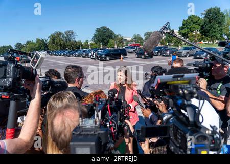 Washington, Usa. September 2023. Nancy Mace, R-SC, spricht nach den letzten Abstimmungen der Woche im US-Kapitol in Washington, DC, am Donnerstag, den 14. September 2023, mit der Presse. Foto von Bonnie Cash/UPI Credit: UPI/Alamy Live News Stockfoto