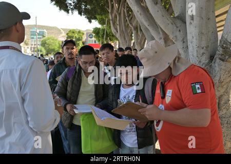 Tijuana, Baja California, Mexiko. September 2023. Der Grenzübergang Chaparral-PedWest ist am Donnerstag, den 14. September 2023, wieder geschlossen. Die PED West Crosswalk-Operationen werden vorübergehend ausgesetzt, damit die CBP-Offiziere die Einrichtungen nutzen können, um der Grenzpatrouille bei der Bearbeitung der großen Zahl von Flüchtlingen in den letzten Tagen in der Region Tijuana-San Diego zu helfen. Das Ziel ist es, so bald wie möglich wieder normal zu werden. Während der vorübergehenden Sperrung versprach die CBP, so viele Fahrspuren wie möglich an den Fußgängerübergängen PedEast San Ysidro und Otay Mesa offen zu halten, um die Reisenden zu bearbeiten, die Nor sind Stockfoto