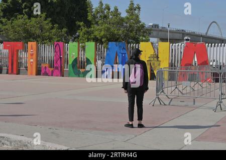 Tijuana, Baja California, Mexiko. September 2023. Der Grenzübergang Chaparral-PedWest ist am Donnerstag, den 14. September 2023, wieder geschlossen. Die PED West Crosswalk-Operationen werden vorübergehend ausgesetzt, damit die CBP-Offiziere die Einrichtungen nutzen können, um der Grenzpatrouille bei der Bearbeitung der großen Zahl von Flüchtlingen in den letzten Tagen in der Region Tijuana-San Diego zu helfen. Das Ziel ist es, so bald wie möglich wieder normal zu werden. Während der vorübergehenden Sperrung versprach die CBP, so viele Fahrspuren wie möglich an den Fußgängerübergängen PedEast San Ysidro und Otay Mesa offen zu halten, um die Reisenden zu bearbeiten, die Nor sind Stockfoto