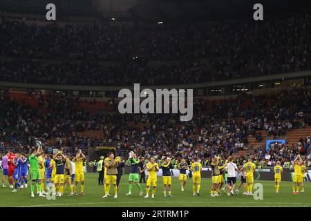 Mailand, Italien. September 2023. Italien, Mailand, 12. september 2023: Spieler der Ukraine begrüßen die Fans am Ende des Fußballspiels Italien gegen die Ukraine, Europameisterschaft EURO2024 San Siro Stadium (Credit Image: © Fabrizio Andrea Bertani/Pacific Press via ZUMA Press Wire) REDAKTIONELLE VERWENDUNG NUR! Nicht für kommerzielle ZWECKE! Stockfoto