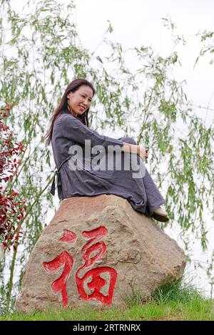 Luannan County - 18. Mai 2018: Chinesische Cheongsam Shows im Park, Luannan County, Provinz Hebei, China Stockfoto
