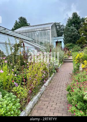 Wave Hill Public Garden and Cultural Center, Außenansicht des Marco Polo Stufano Conservatory. Stockfoto