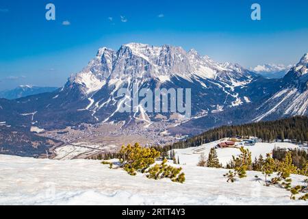 Blick vom Skigebiet Grubigstein auf die Zugspitze, Lermoos, Tirol Stockfoto