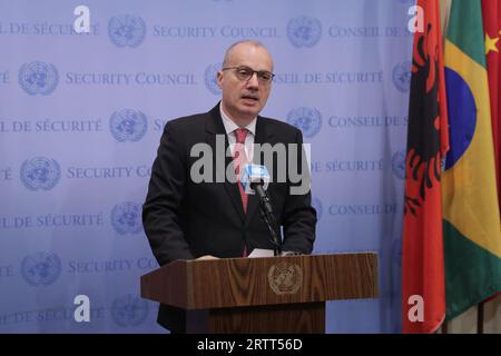 NY, USA. September 2023. Vereinte Nationen, New York, USA, 14. September 2023 - Igli Hasani, Ministerin für Europa und auswärtige Angelegenheiten der Republik Albanien, erläutert der Presse im Vorfeld der achtundsiebzigsten Tagung der heutigen Aussprache der Generalversammlung der Vereinten Nationen am Sitz der Vereinten Nationen in New York. Foto: Luiz Rampelotto/EuropaNewswire (Bildnachweis: © Luiz Rampelotto/ZUMA Press Wire) NUR REDAKTIONELLE VERWENDUNG! Nicht für kommerzielle ZWECKE! Stockfoto