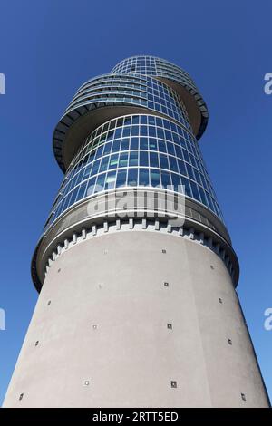 Exzenterhaus, Bürohochhaus in Form einer Nockenwelle, auf einem ehemaligen Luftschutzbunker, Architekten Gerhard Spangenberg und Felix Partzsch Stockfoto