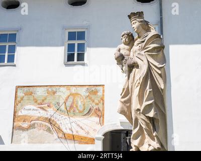 Sundial, Monument, Kloster Ossiach, Ossiach, See Ossiach, Kärnten, Österreich Stockfoto