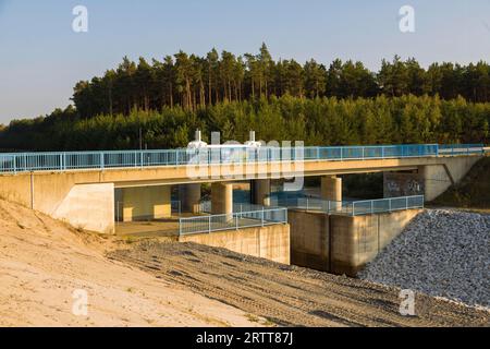 Der Sornokanal (Ueberleiter 10) ist eine künstliche schiffbare Wasserstraße im Landkreis Oberspreewald-Lausitz im Süden Brandenburgs. Der Kanal ist es Stockfoto