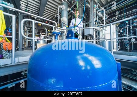 Pilotanlage für die Kraftstoffproduktion. Hier wird aus Kohlendioxid und Wasser kohlenstoffneutraler Brennstoff erzeugt. Alles, was benötigt wird, ist Wasser- und emissionsfrei Stockfoto