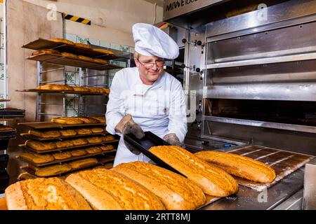 Erzgebirge Weihnachtsstollen, auch im Erzgebirge gibt es eine Stollen-Tradition, das typische Weihnachtsgebäck stammt zum Beispiel aus der sauer Stockfoto