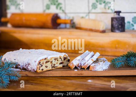 Erzgebirge Weihnachtsstollen, auch im Erzgebirge gibt es eine Stollen-Tradition, das typische Weihnachtsgebäck stammt zum Beispiel aus der sauer Stockfoto