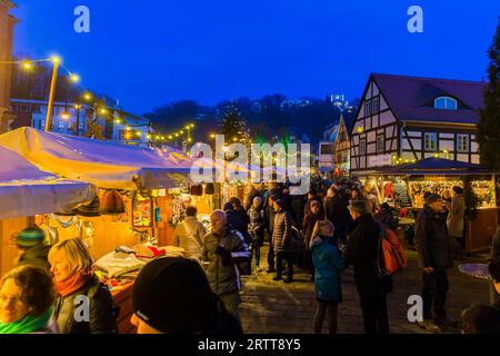 DEU Sachsen Dresden (C Sylvio Dittrich +49 1772156417) der 22. Weihnachtsmarkt im alten Dresdner Ortskern Loschwitz wird organisiert Stockfoto