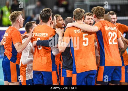 Die niederländische Volleyballnationalmannschaft feiert. Volleyball-Weltmeisterschaft 2022. Stockfoto