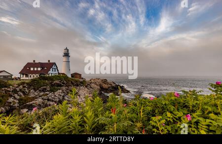 Ein Leuchtturm an der Küste von Maine Stockfoto