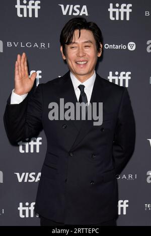 14. September 2023, Toronto, Ontario, Kanada: Sol Kyung-gu nimmt an der Premiere von A'Normal Family' während des Toronto International Film Festival 2023 in der Roy Thomson Hall am 14. September 2023 in Toronto, Ontario, Kanada, Teil. (Bild: © Angel Marchini/ZUMA Press Wire) NUR REDAKTIONELLE VERWENDUNG! Nicht für kommerzielle ZWECKE! Stockfoto