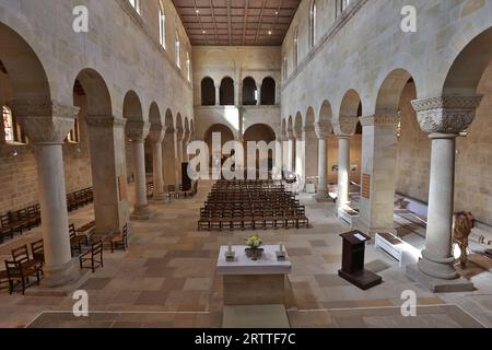 Quedlinburg, Deutschland. September 2023. Blick auf die Stiftskirche in Quedlinburg mit ihren Stützsäulen. Teile des Quedlinburger Domschatzes, einer der bedeutendsten deutschen Kirchenschätze, wurden am Ende des Krieges von einem amerikanischen Soldaten gestohlen. Die Rückkehr in die Harzstadt wurde vor 30 Jahren gefeiert. Die Suche nach zwei Teilen wird jedoch fortgesetzt. Quelle: Matthias Bein/dpa/Alamy Live News Stockfoto