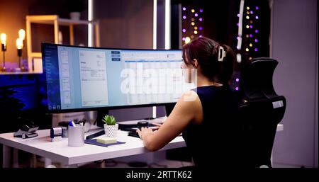 Account Manager In Office Coding Medical Spreadsheet Stockfoto
