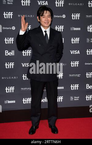 Toronto, Kanada. September 2023. Sol Kyung-gu nimmt an der Premiere „A Normal Family“ während des Toronto International Film Festival 2023 in der Roy Thomson Hall (TIFF) Teil. (Foto: Angel Marchini/SOPA Images/SIPA USA) Credit: SIPA USA/Alamy Live News Stockfoto