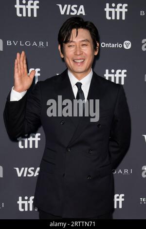 Toronto, Kanada. September 2023. Sol Kyung-gu nimmt an der Premiere „A Normal Family“ während des Toronto International Film Festival 2023 in der Roy Thomson Hall (TIFF) Teil. (Foto: Angel Marchini/SOPA Images/SIPA USA) Credit: SIPA USA/Alamy Live News Stockfoto