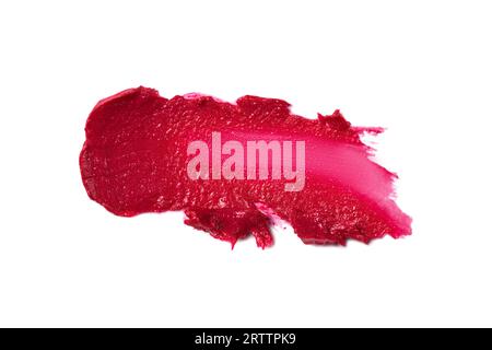 Texturierter Abstrich von rotem Lippenstift isoliert auf weißem Hintergrund. Verschmieren von Lipgloss oder flüssigem Lidschatten für Design. Stockfoto