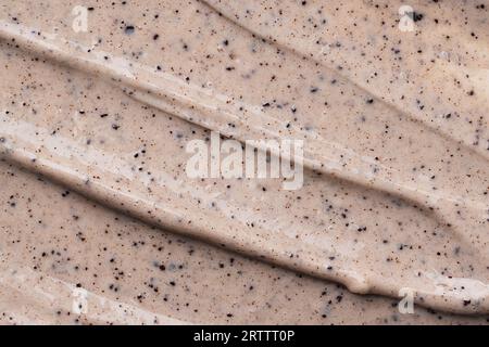 Gesichtscreme Kaffeeschrubben. Kosmetische Peeling-Gesichts- oder Körpercreme. Handgemachtes Kaffeespeeling für die Körperpflege. Stockfoto