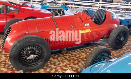 Talmont, Frankreich - 09 12 2023 : Maserati Autorennen 1948 Alexander Maserati Raffaella Speciale italienische Marke von Luxusautos Rennen in Frankreich klassischer mus Stockfoto