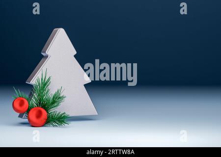 Weihnachtskomposition auf dunkelblauem Hintergrund. 3D-silberner Weihnachtsbaum, Dekorationen, rote Kugeln, Tannenzweig. Leerzeichen kopieren. Weihnachten oder Neujahrsgrüße Stockfoto