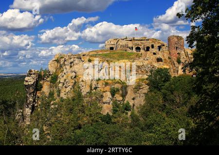 Ruine der Burg Regenstein in Deutschland, gesehen wie im berühmten Merianblick. Stockfoto